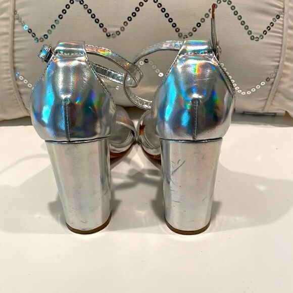 NEW Lov Mark iridescent Silver Heeled Sandal Size 6 - Picture 3 of 7